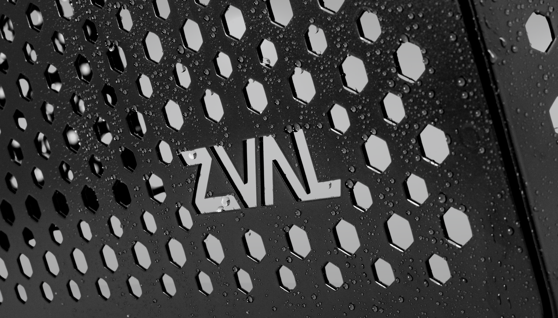 Zval logo jet black sort detalj